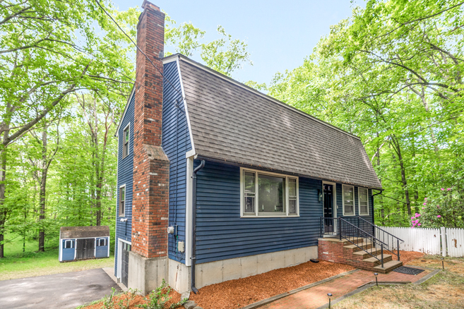 9 Colonial Rd, Sutton, MA – $565,000